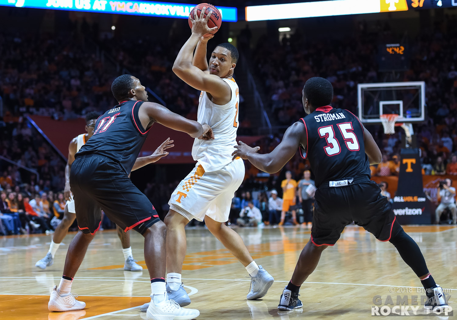 Tennessee-Iowa four-factors preview: Play inside-out and defend from another zip code
